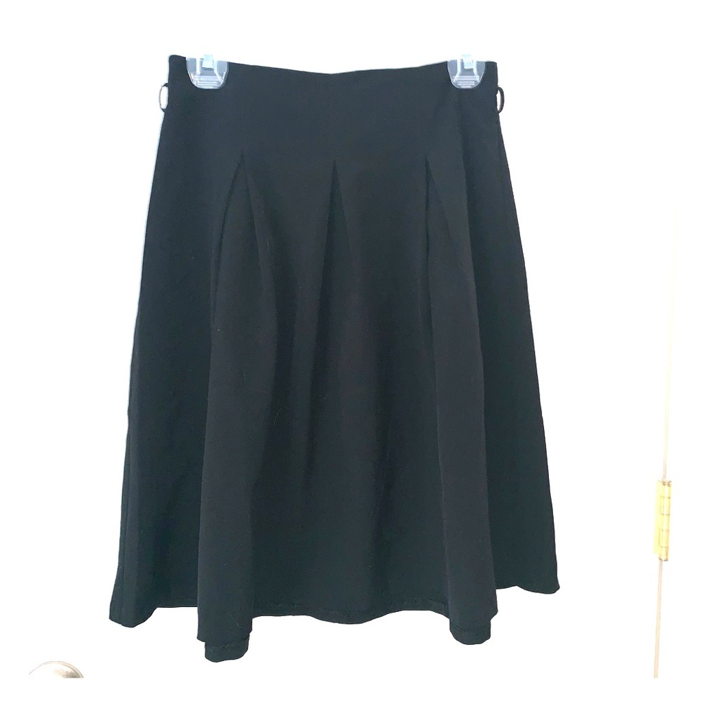 Pleated long black skirt